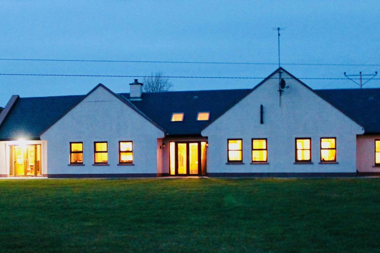 Riverbend Lodge B & B Oughterard Exterior photo